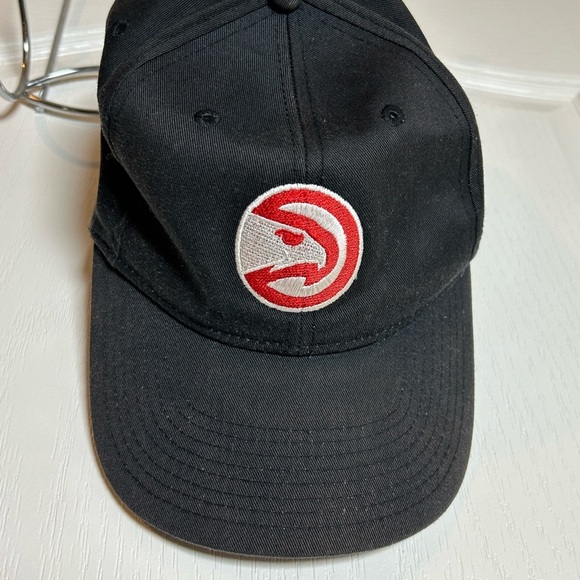 Atlanta Hawks Hat/Cap Black/Red snap back Adjustable - Picture 1 of 4